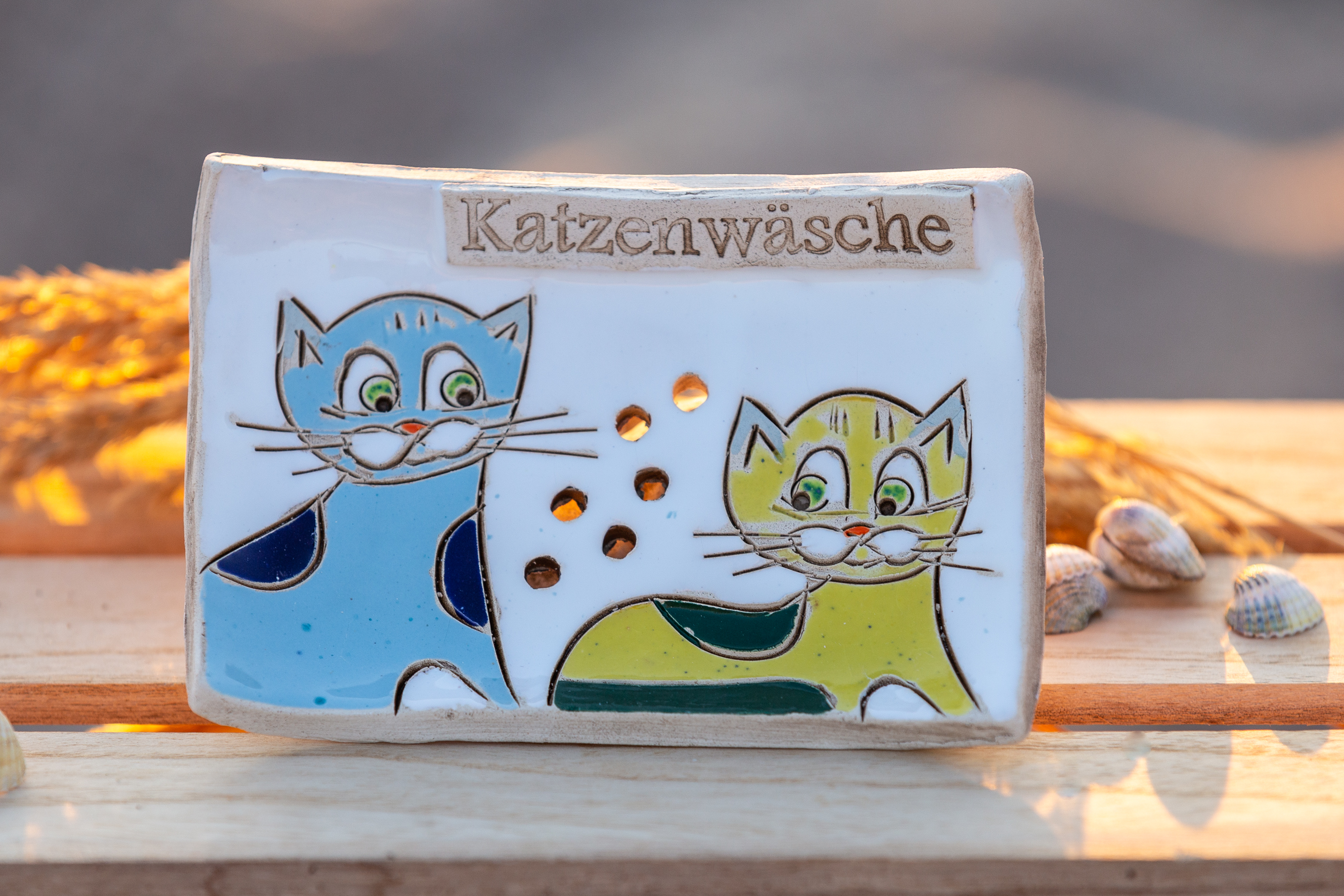 Katzenwäsche weiss