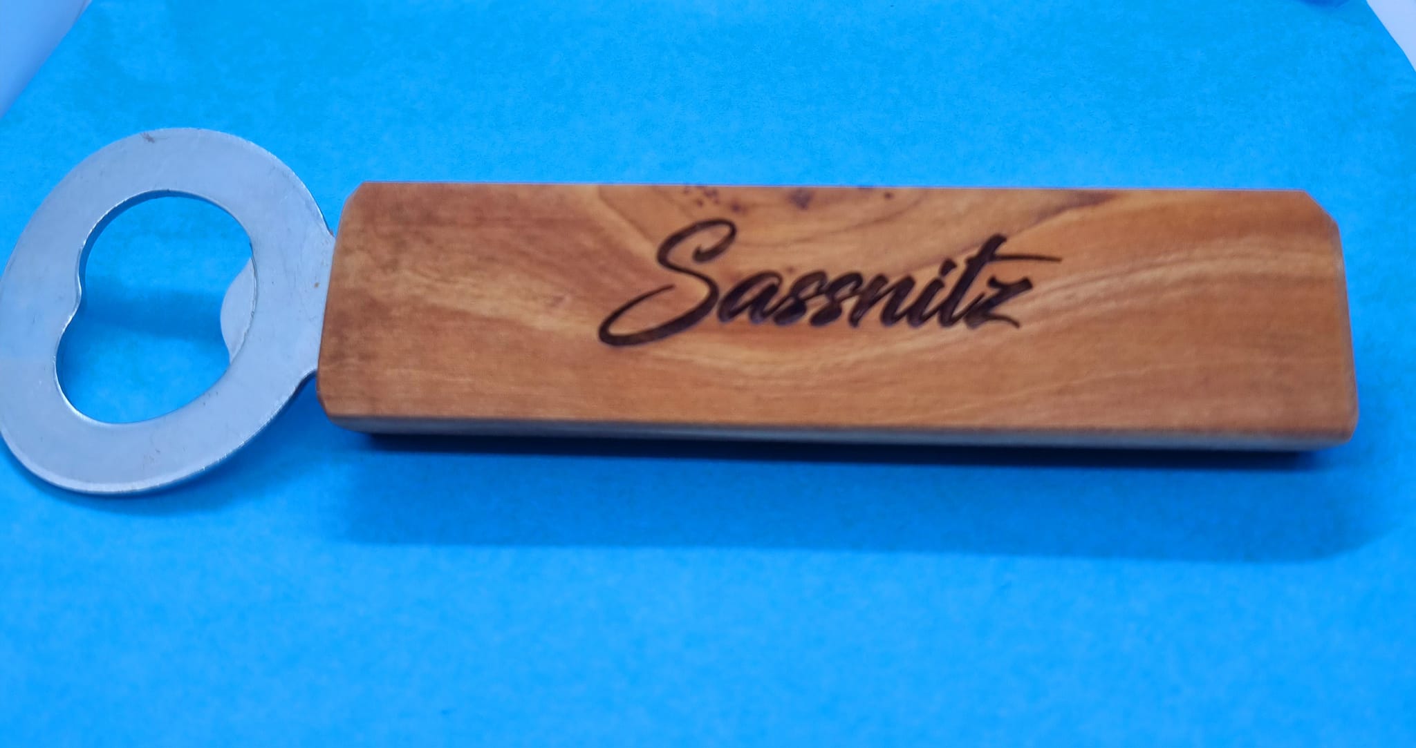 328127294_494686969495278_8563872580943149533_n Flaschenöffner Olivenholz Sassnitz